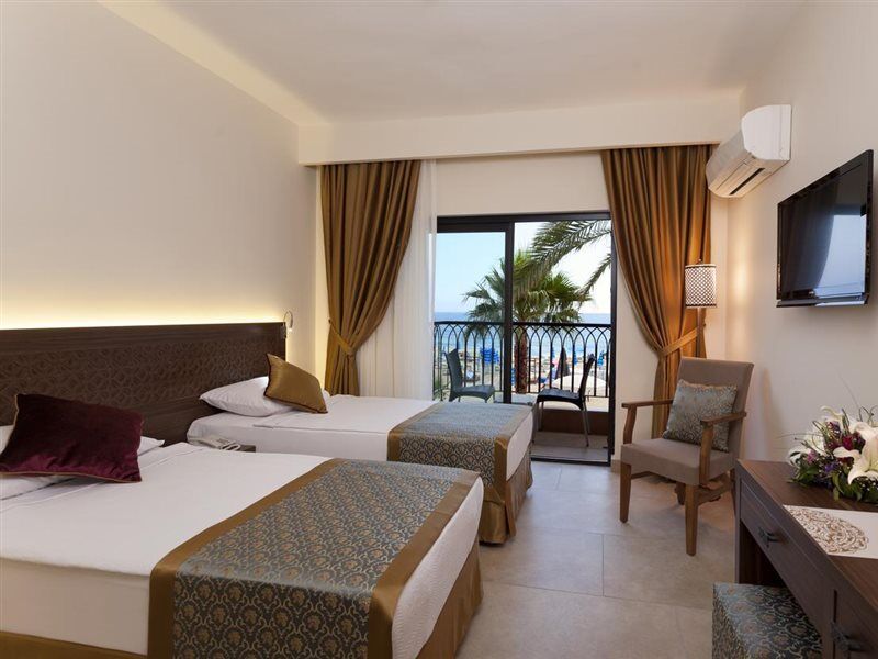Alaaddin Beach Hotel - Adult Only Аланя Екстериор снимка